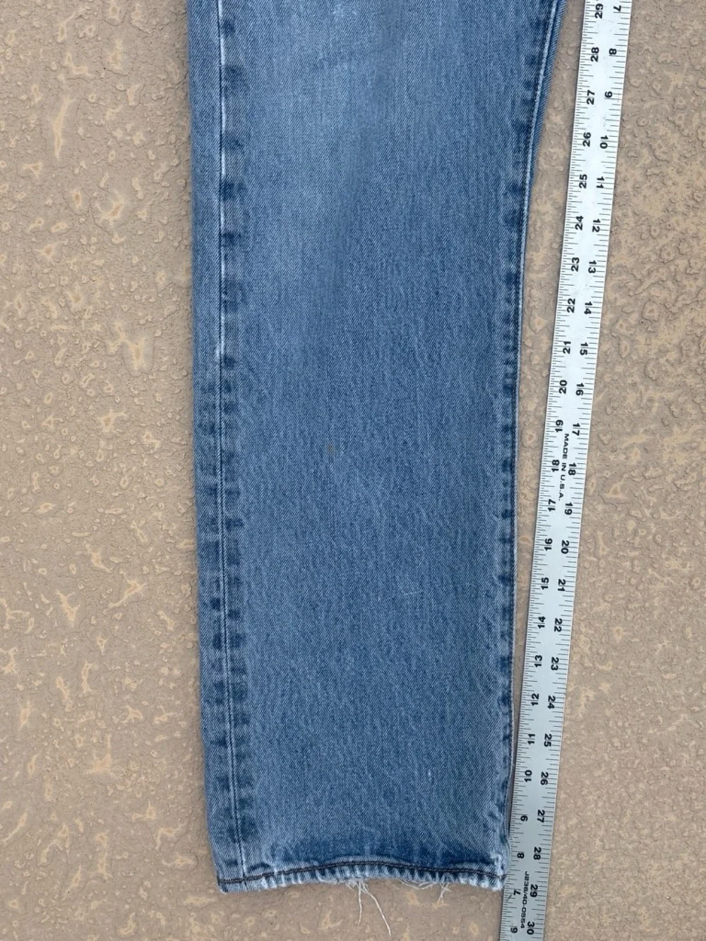 Men’s Levis 501 Light Wash Distressed Jeans Vintage 2000s